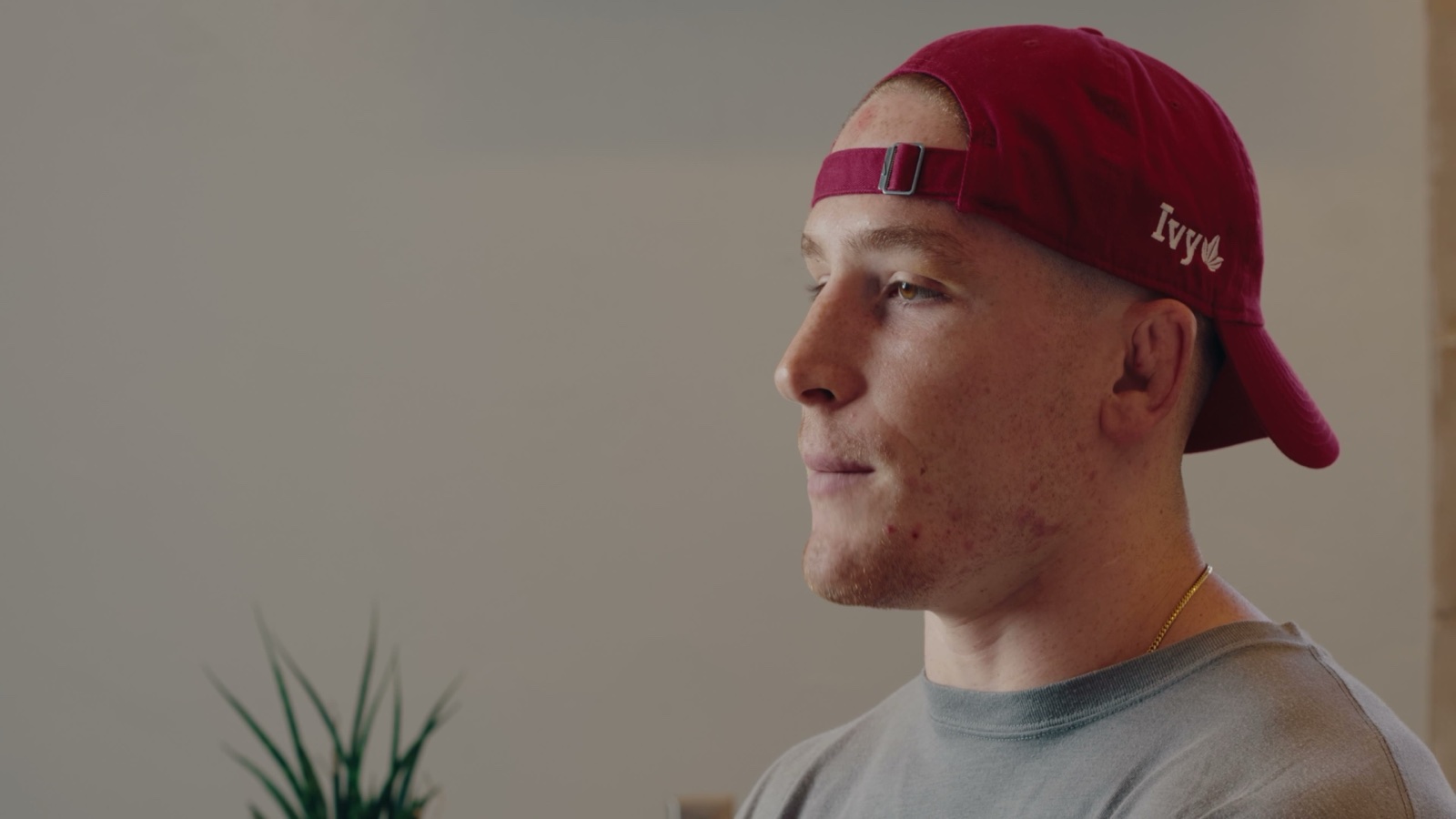 A coach in profile during his interview at home